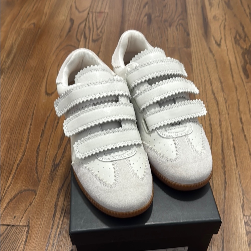 Silent D new never worn sneakers! Size 40 RUNS SMALL